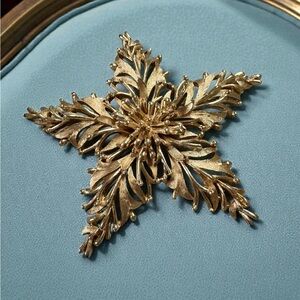 Brushed Gold Star Shaped Signed Trifari Brooch Pin